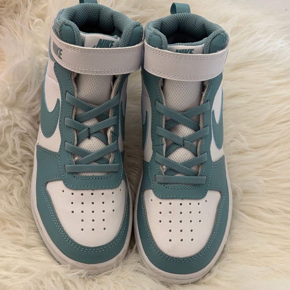 Nike Kids Sneakers - Teal and White